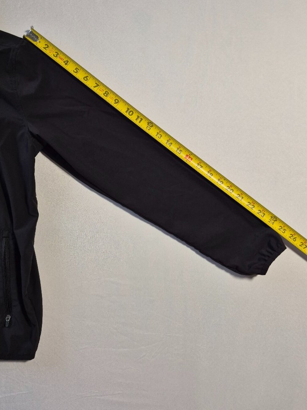 Vuori Outdoor Trainer Shell Jacket Mens M Black Hooded Lightweight V512 Full Zip - Picture 9 of 10